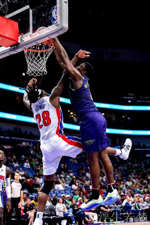 亚历山大突破重围内线挑篮命中