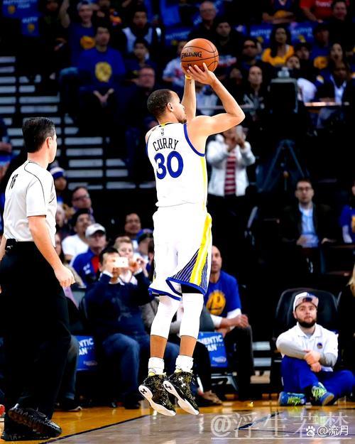 亚历山大突破重围内线挑篮命中